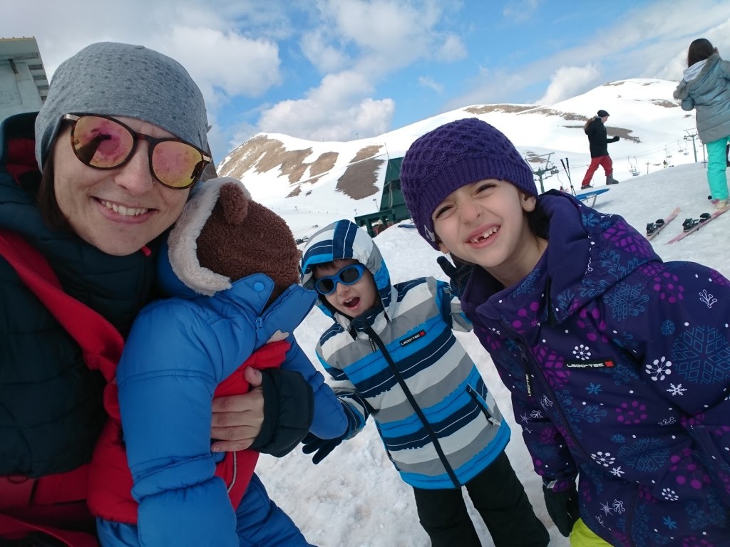 Γιατί να παίρνουμε τα παιδιά μαζί μας (ή Πώς να μην πελαγώνεις όταν έχεις μαζί σου μικρά&nbsp;παιδιά)